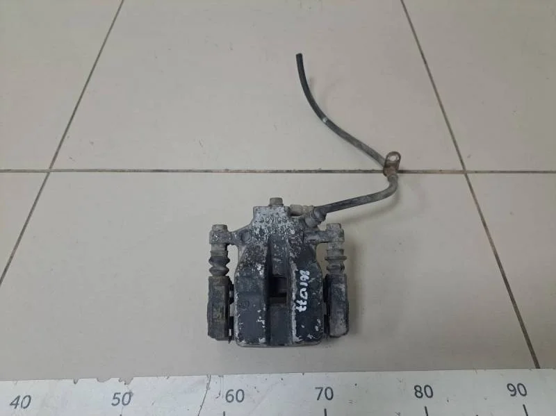 Суппорт задний правый Toyota Camry (V50) 2011-2017