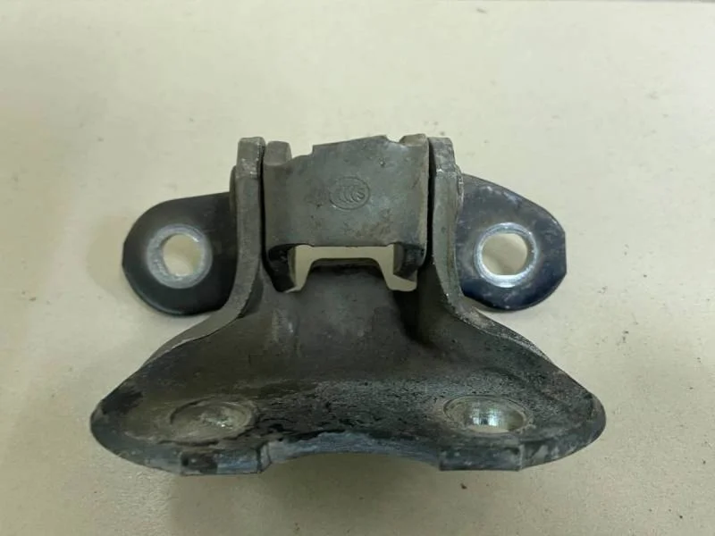 Петля двери передней правой нижняя Toyota Camry (V50) 2011-2017