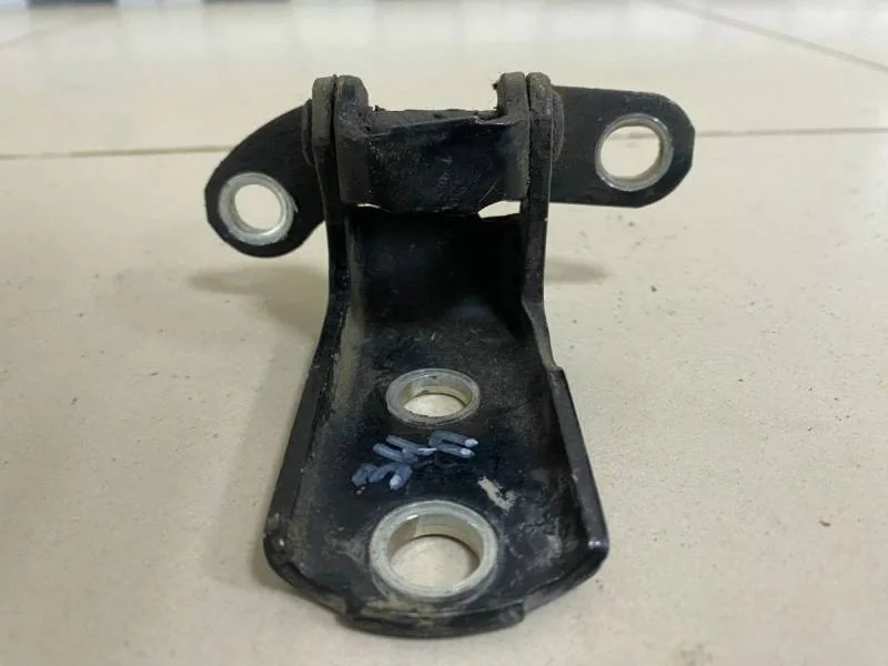 Петля двери задней правой нижняя Toyota Camry (V50) 2011-2017