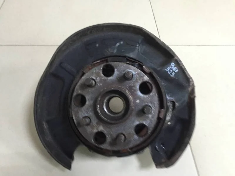 Кулак поворотный задний правый Lexus GS 300/400/430 (S190) 2005-2011