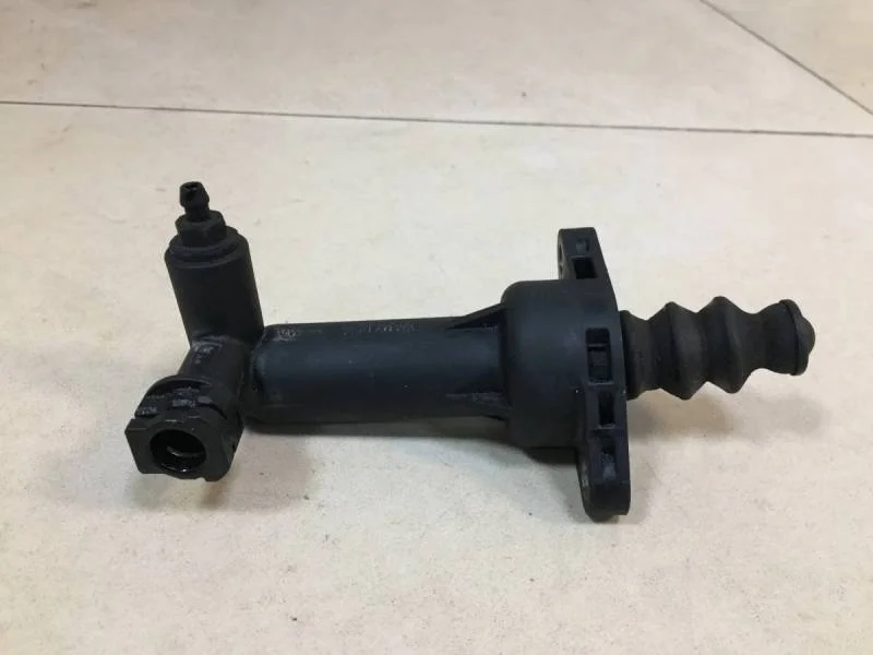 Цилиндр сцепления рабочий Skoda Octavia (A7) 2013>