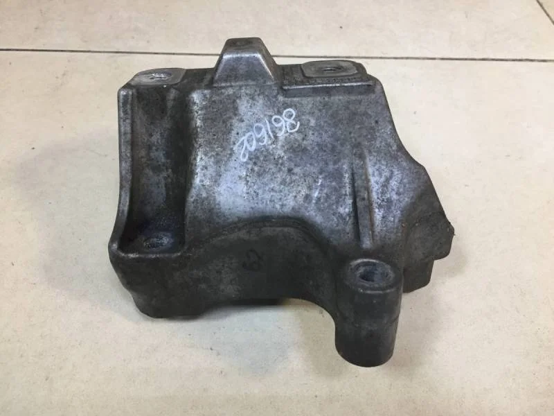 Кронштейн КПП Skoda Octavia (A7) 2013>