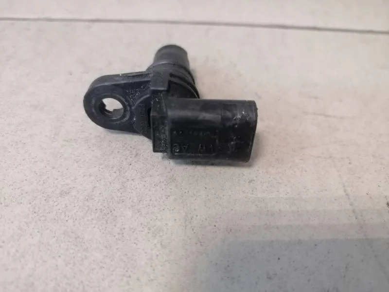 Датчик положения распредвала Skoda Octavia (A7) 2013>