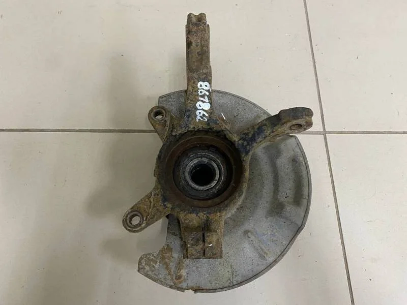 Кулак поворотный передний правый Suzuki SX4 2006-2013