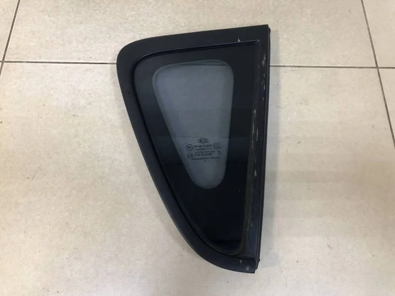 Стекло кузовное глухое правое Kia Soul (AM) 2009-2014