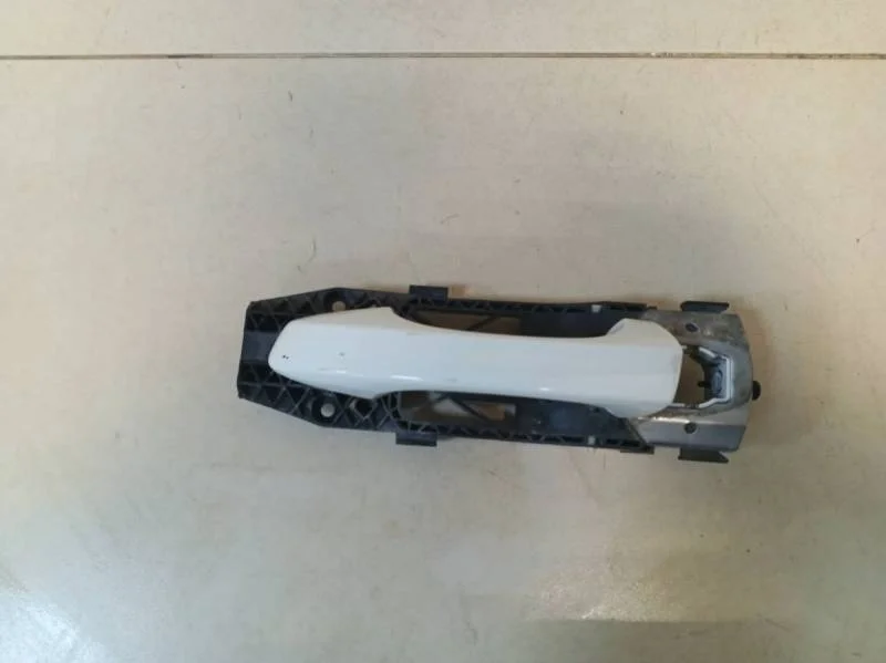 Ручка двери передней наружная левая Skoda Octavia (A7) 2013>