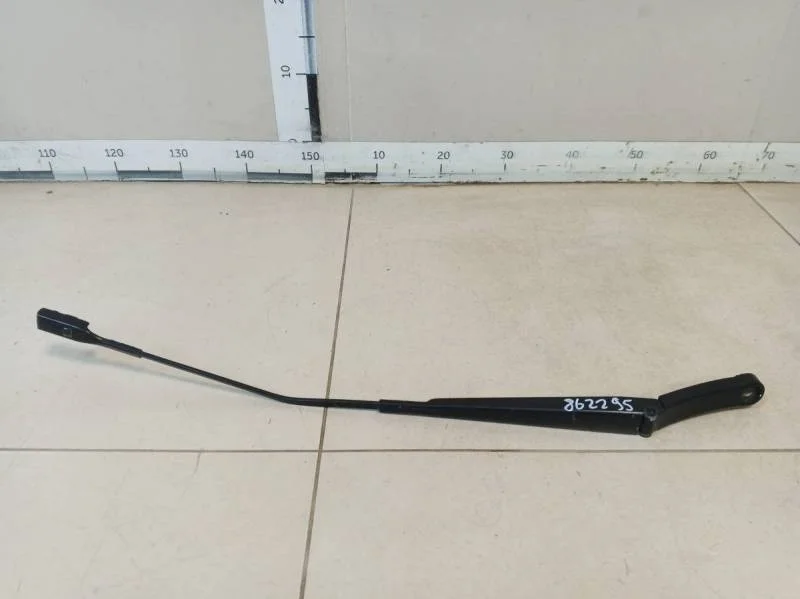 Поводок стеклоочистителя передний правый Skoda Octavia (A7) 2013>