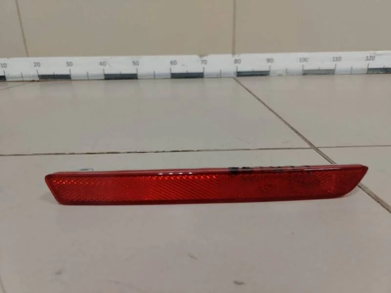 Отражатель в бампер задний правый Mazda CX-7 (ER) 2006-2012