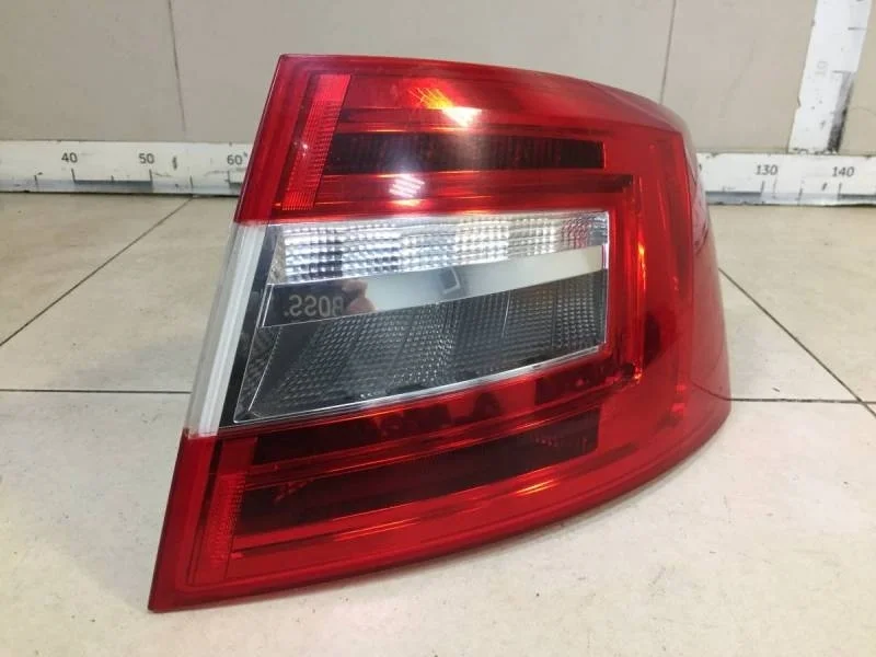 Фонарь задний правый Skoda Octavia (A7) 2013>