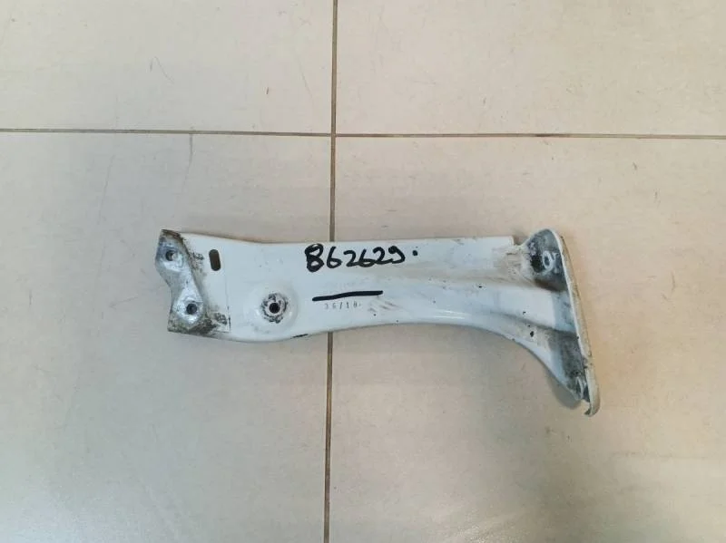 Кронштейн крепления крыла Skoda Octavia (A7) 2013>