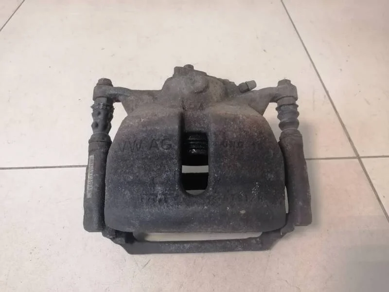 Суппорт передний левый Skoda Octavia (A7) 2013>