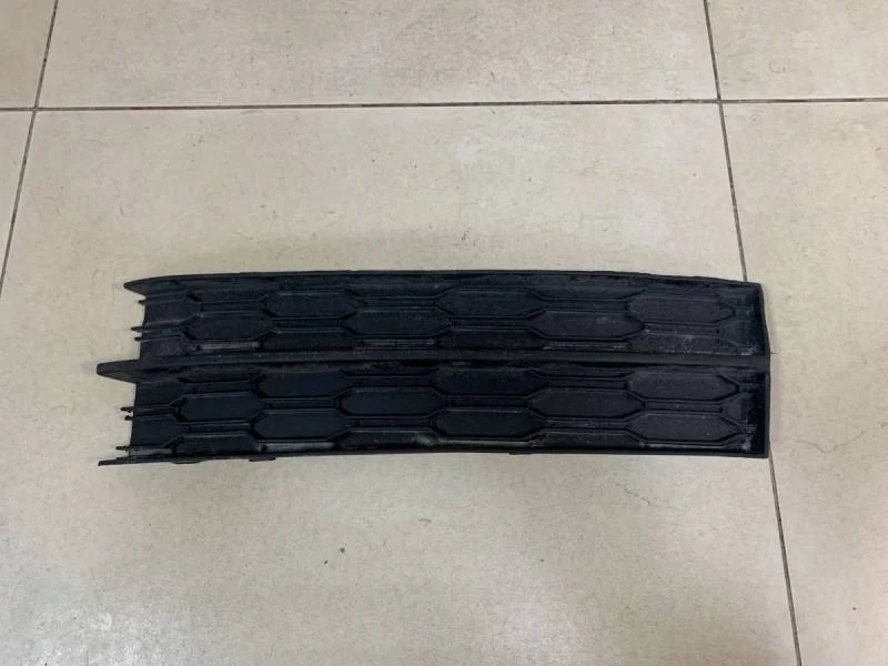 Решетка в бампер правая Skoda Octavia (A7) 2013>