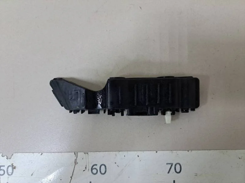 Кронштейн переднего бампера левый Hyundai Solaris 2010-2017