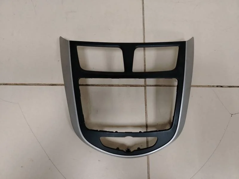 Рамка магнитолы Hyundai Solaris 2010-2017