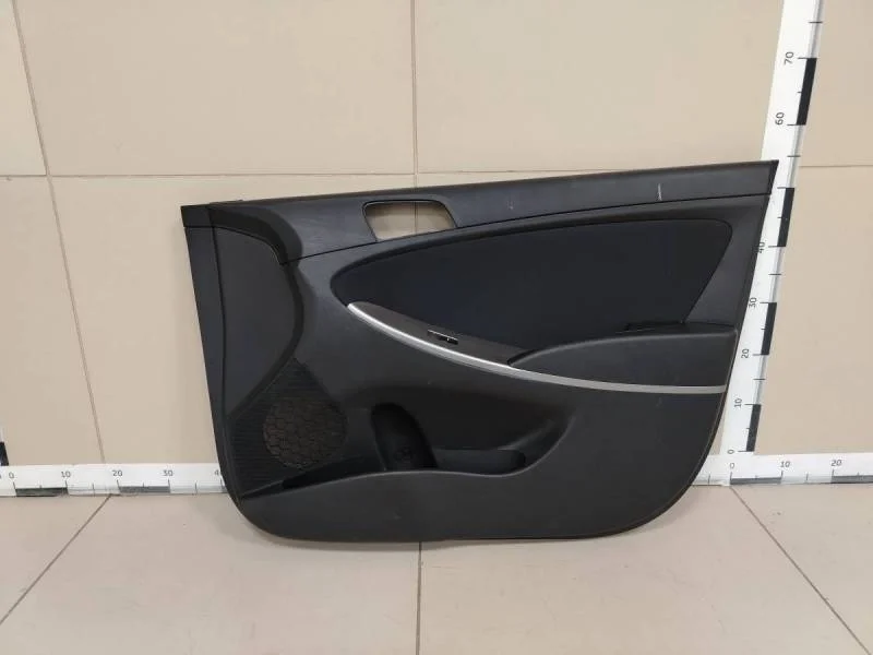 Обшивка двери передней правой Hyundai Solaris 2010-2017