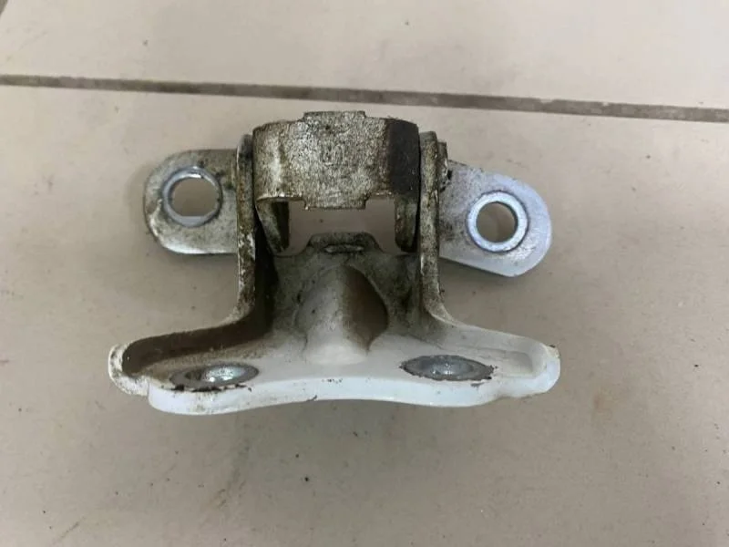 Петля двери задней правой верхняя Hyundai Solaris 2010-2017