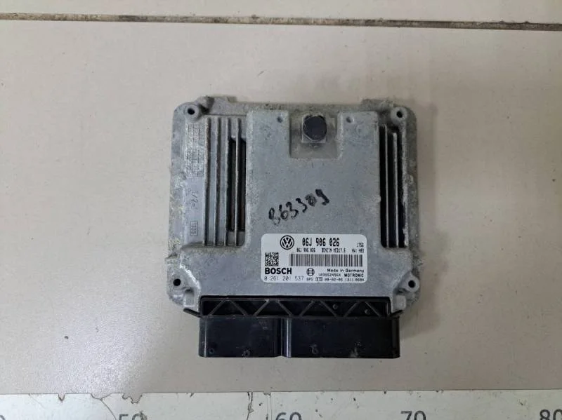 Блок управления двигателем Volkswagen Passat B6 2005-2010