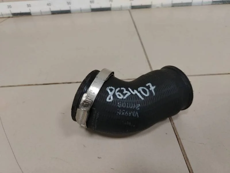 Патрубок интеркулера Volkswagen Passat B6 2005-2010