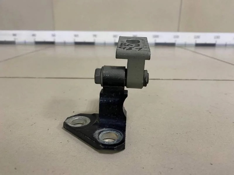 Петля двери задней правой верхняя Volkswagen Passat B6 2005-2010