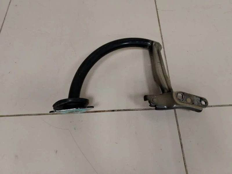 Петля крышки багажника Volkswagen Passat B6 2005-2010