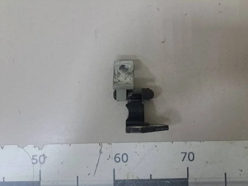 Петля двери задней левой верхняя Volkswagen Passat B6 2005-2010