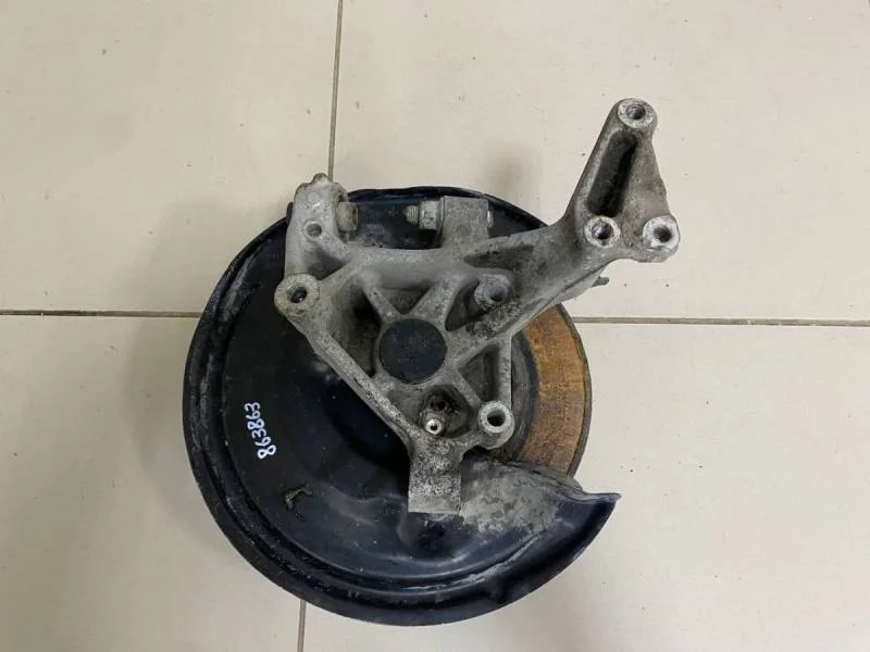 Кулак поворотный задний правый Volkswagen Passat B6 2005-2010