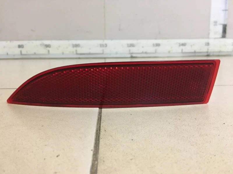 Отражатель в бампер задний левый Renault Logan (2) 2014>