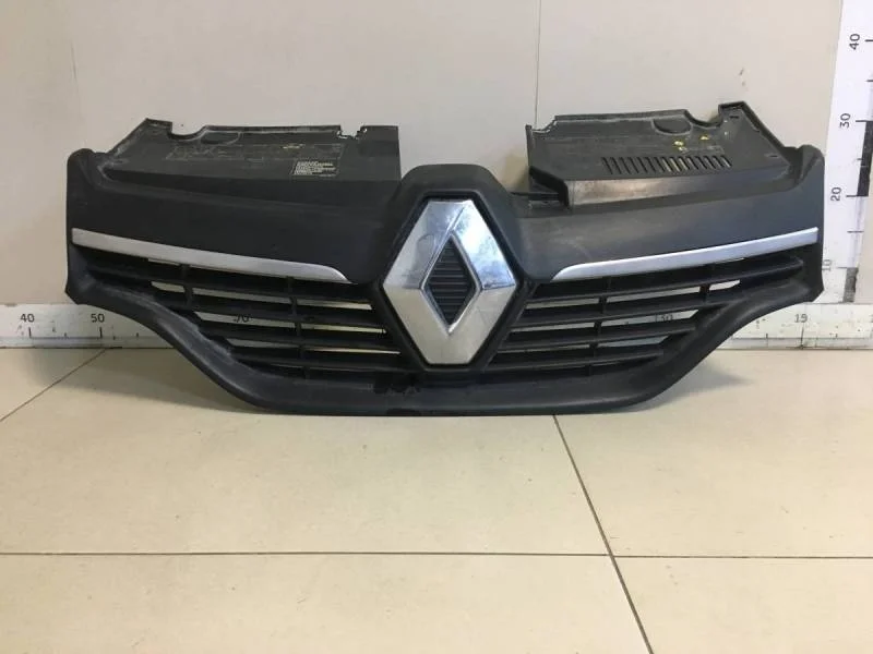 Решетка радиатора Renault Logan (2) 2014>
