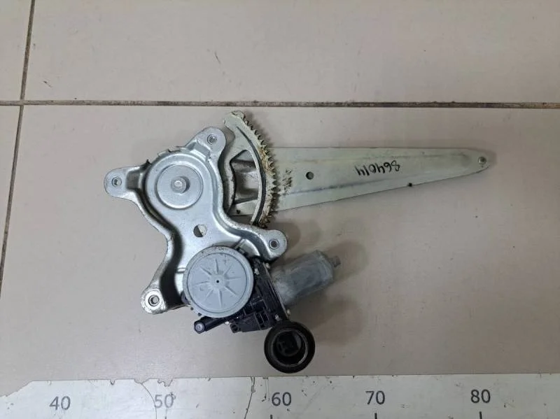 Стеклоподъемник электр. задний правый Toyota Land Cruiser Prado (J120) 2002-2009