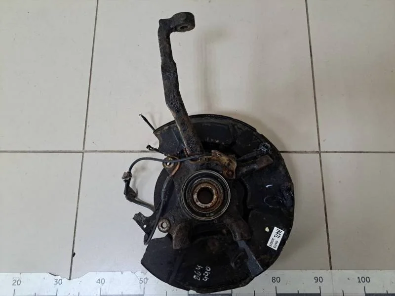 Кулак поворотный передний левый Toyota Land Cruiser Prado (J120) 2002-2009