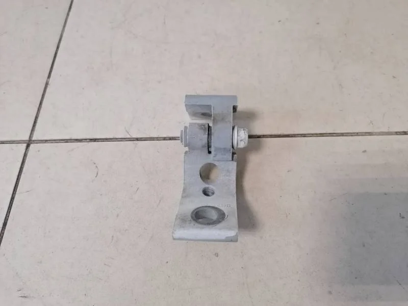 Петля двери передней правой нижняя Skoda Octavia (A5 1Z-) 2004-2013