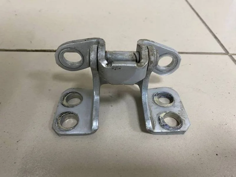 Петля двери багажника Toyota Land Cruiser Prado (J120) 2002-2009