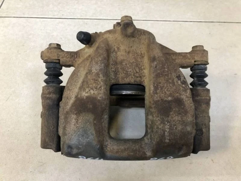 Суппорт передний правый Honda CR-V 2007-2012