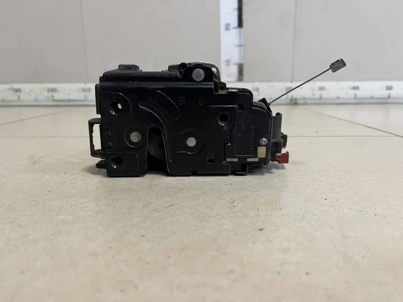 Замок двери передней левой Volkswagen Jetta (1K) 2006-2011