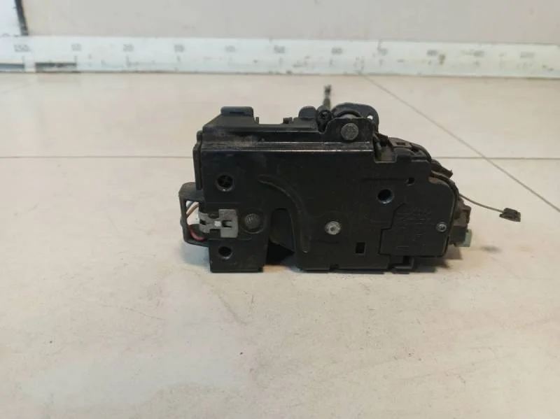 Замок двери задней левой Skoda Octavia (A5 1Z-) 2004-2013