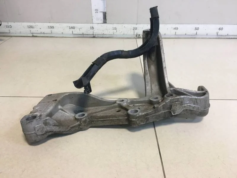 Кронштейн переднего рычага Volkswagen Jetta (1K) 2006-2011