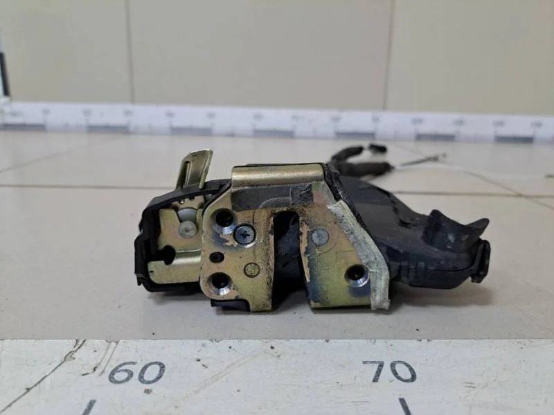 Замок двери передней левой Toyota Camry (XV30) 2001-2006