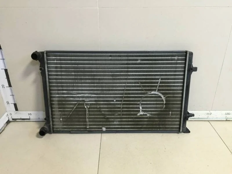 Радиатор охлаждения двигателя Volkswagen Jetta (1K) 2006-2011