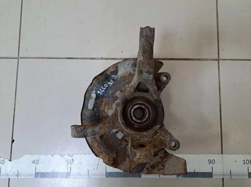 Кулак поворотный передний левый Toyota Camry (XV30) 2001-2006