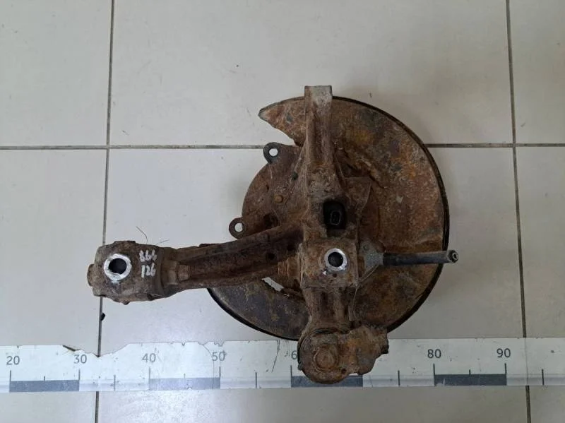 Кулак поворотный задний левый Toyota Camry (XV30) 2001-2006