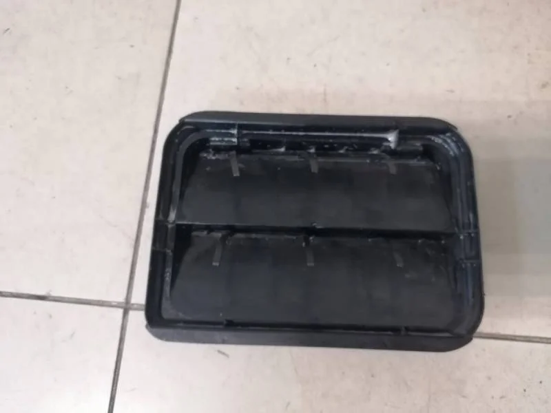 Решетка вентиляционная Renault Megane (3) 2009-2016