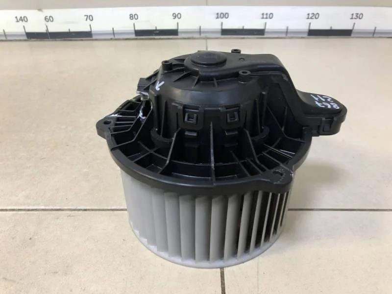 Моторчик отопителя Hyundai i30 (GD) 2012>