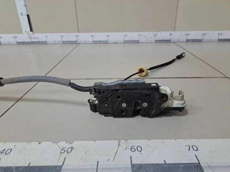 Замок двери передней левой Volkswagen Jetta (5K) 2011>