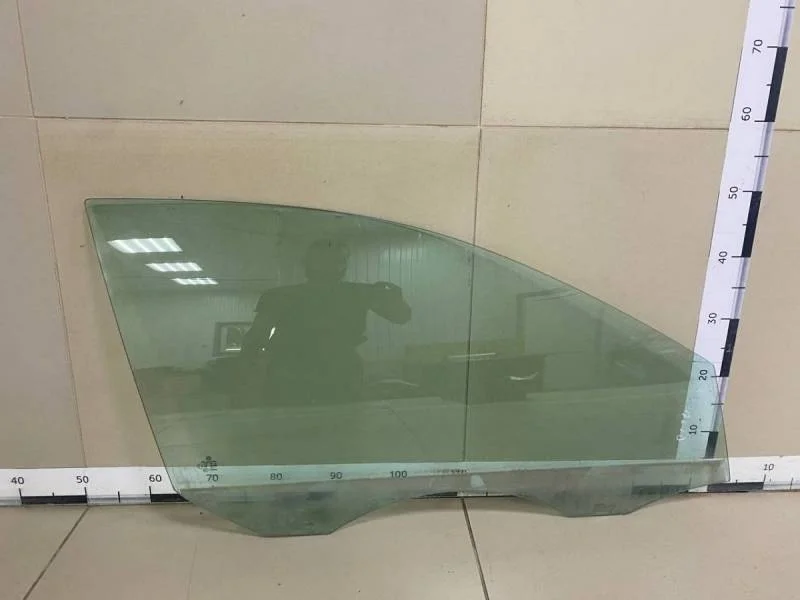 Стекло двери передней правой Volkswagen Jetta (5K) 2011>