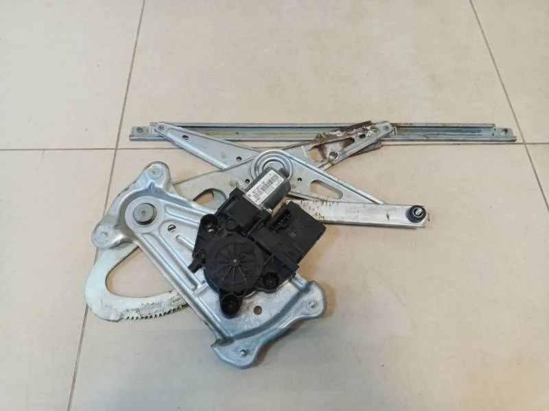 Стеклоподъемник электр. передний правый Renault Megane (3) 2009-2016