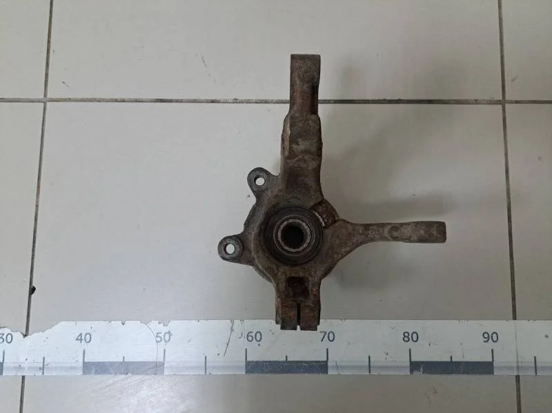 Кулак поворотный передний правый Renault Logan (1) 2005-2014