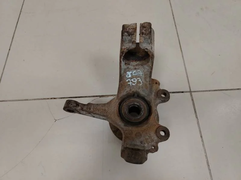 Кулак поворотный передний левый Ford C-MAX 2003-2010