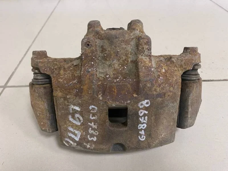 Суппорт передний правый Mitsubishi Lancer 9  (CS/Classic) 2000-2011