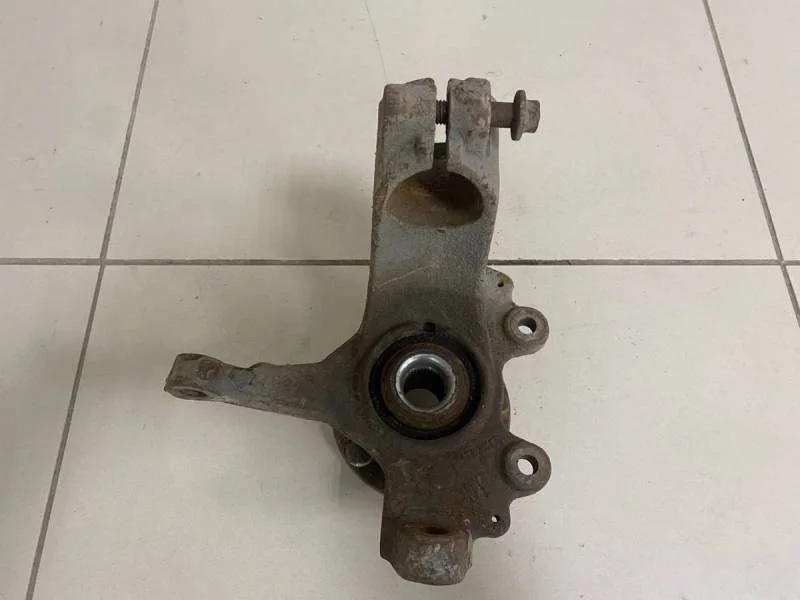 Кулак поворотный передний левый Ford Focus 2 (DA) 2005-2008