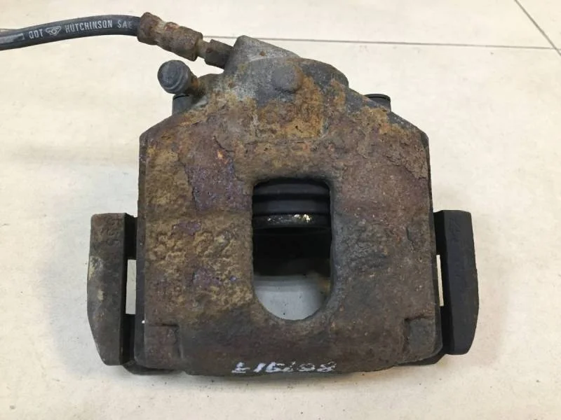 Суппорт передний правый Ford Puma 1997-2003